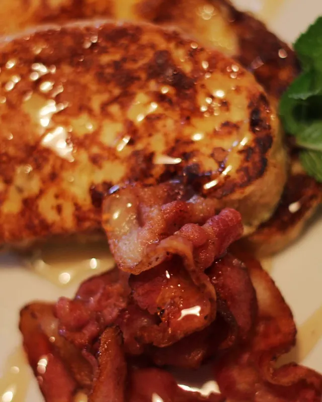 French toast with crispy bacon and syrup